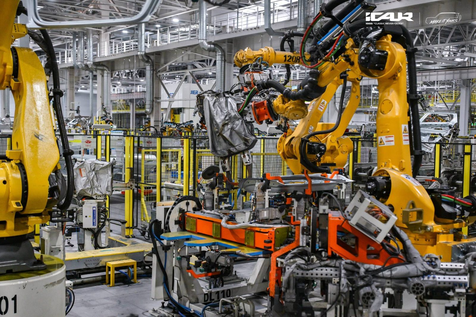 Svetsrobotar i iCAURs karossfabrik